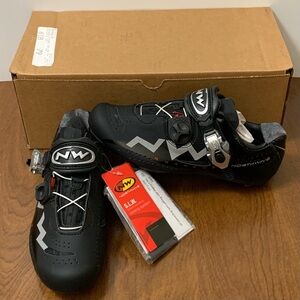 Northwave Extreme Tech SBS Carbon Road Cycling Shoes Size 37 NIB Black/White
